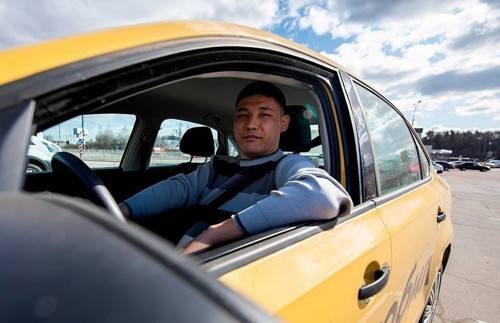 🚗 Как водитель такси открыл службу доставки и вышел на выручку 1,2 млн ₽ за год — реальная история